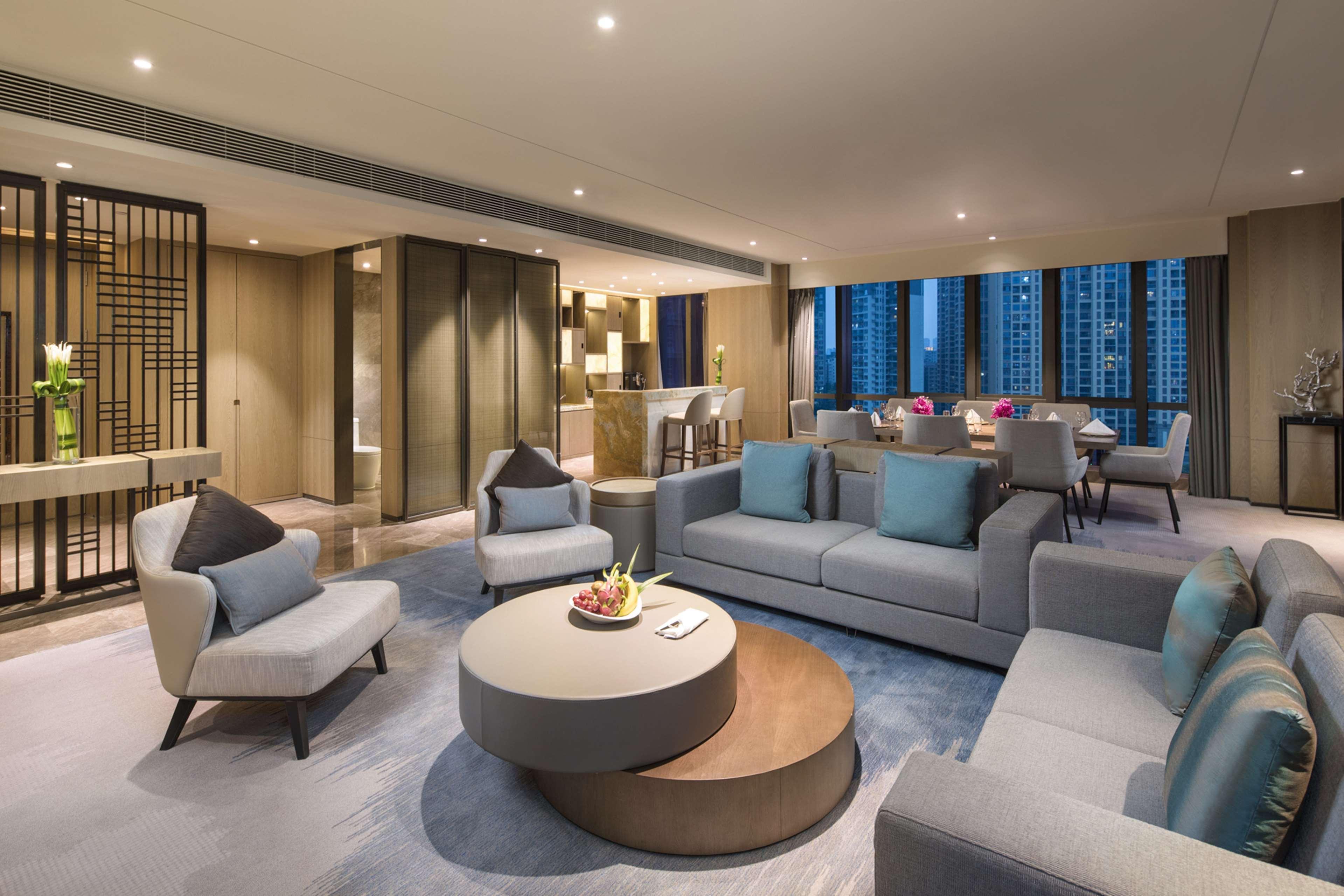Doubletree By Hilton Hotel Shenzhen Longhua, Near Huawei, Foxcnn, Shenzhen North Railway, Uniwalk & Uniworld Shopping Mall, Sam'S Club Eksteriør billede