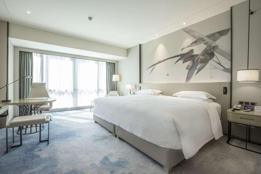Doubletree By Hilton Hotel Shenzhen Longhua, Near Huawei, Foxcnn, Shenzhen North Railway, Uniwalk & Uniworld Shopping Mall, Sam'S Club Værelse billede