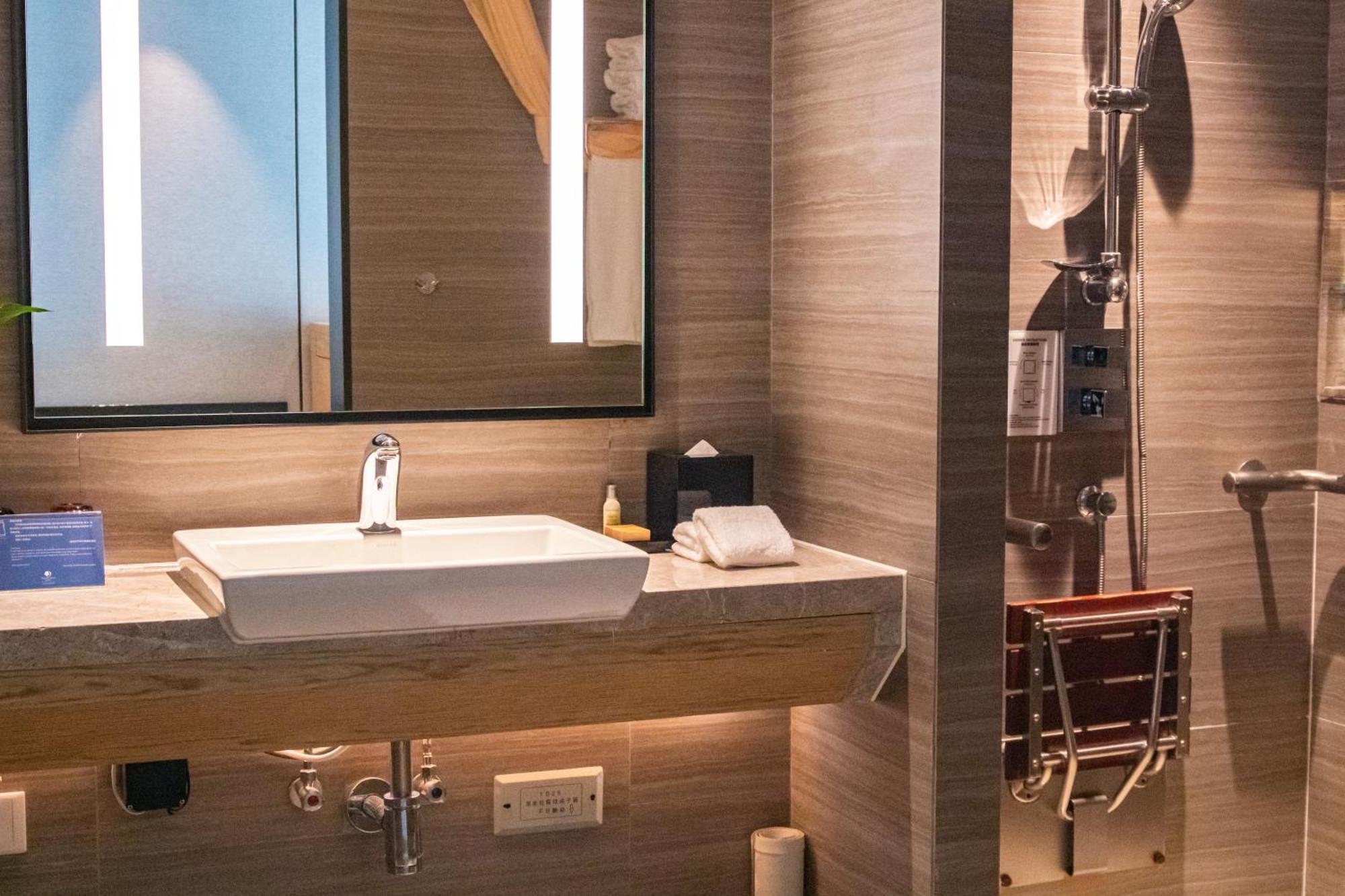 Doubletree By Hilton Hotel Shenzhen Longhua, Near Huawei, Foxcnn, Shenzhen North Railway, Uniwalk & Uniworld Shopping Mall, Sam'S Club Eksteriør billede