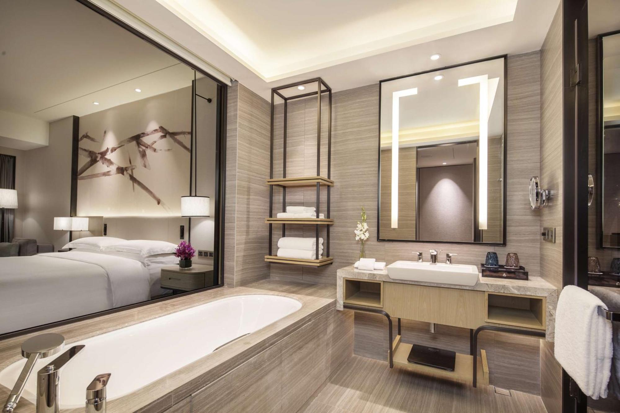 Doubletree By Hilton Hotel Shenzhen Longhua, Near Huawei, Foxcnn, Shenzhen North Railway, Uniwalk & Uniworld Shopping Mall, Sam'S Club Eksteriør billede